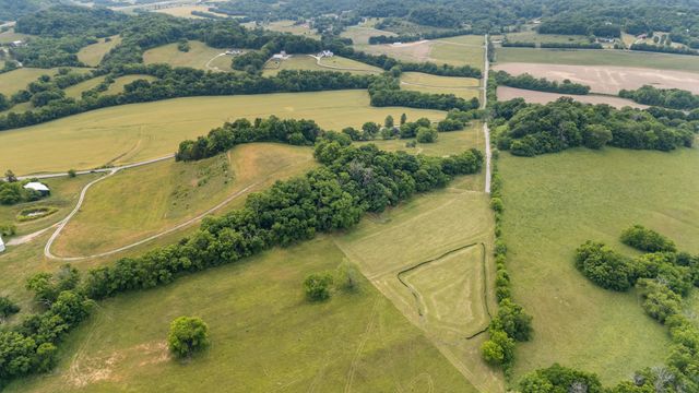 1924 Thompson Station Rd, W, Thompsons Station, TN 37179