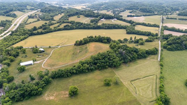 1924 Thompson Station Rd, W, Thompsons Station, TN 37179