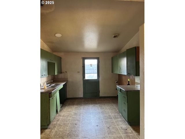 1038 PRESIDENT St, Eugene, OR 97401