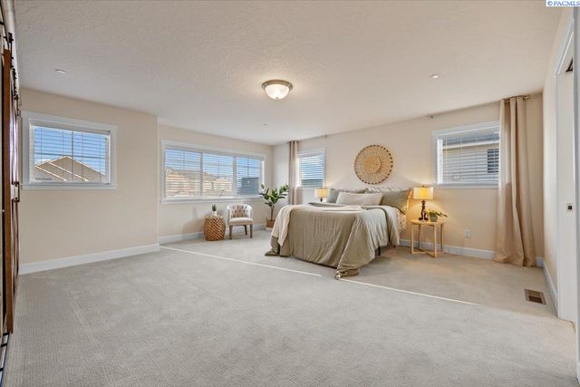 5026 Smitty Dr, Richland, WA 99352