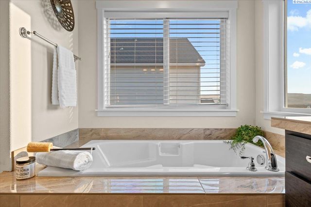 5026 Smitty Dr, Richland, WA 99352