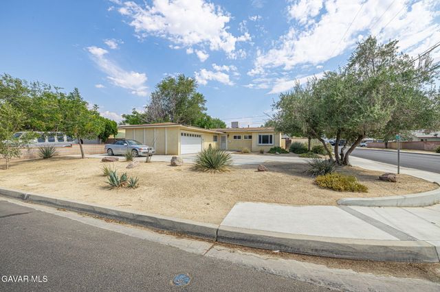 1156 W Avenue J14, Lancaster, CA 93534