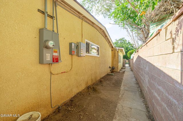 1156 W Avenue J14, Lancaster, CA 93534