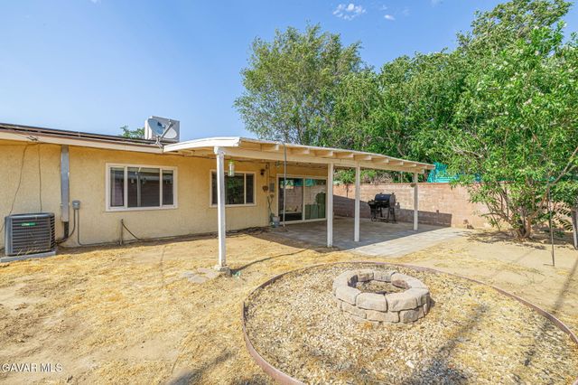 1156 W Avenue J14, Lancaster, CA 93534