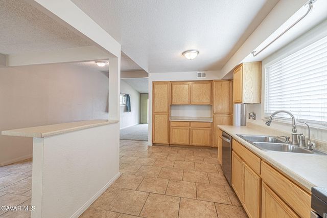 1156 W Avenue J14, Lancaster, CA 93534