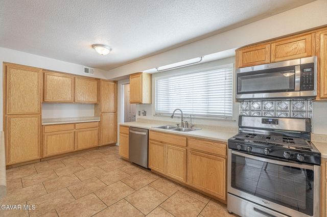 1156 W Avenue J14, Lancaster, CA 93534