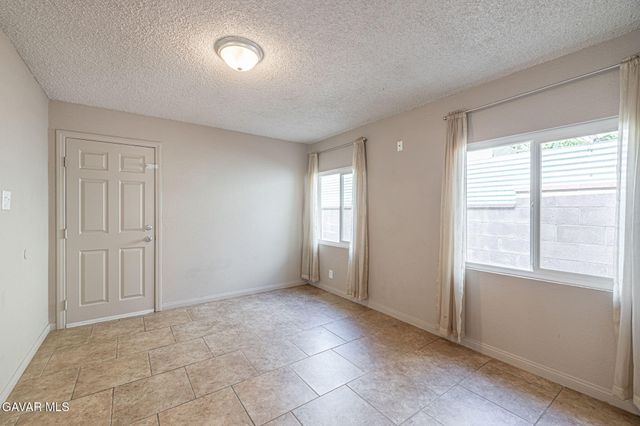 1156 W Avenue J14, Lancaster, CA 93534