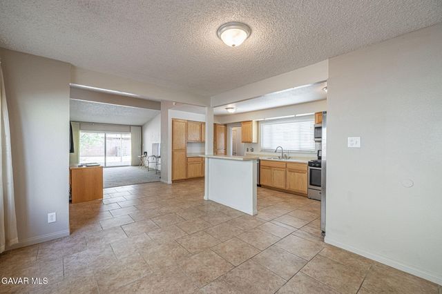 1156 W Avenue J14, Lancaster, CA 93534