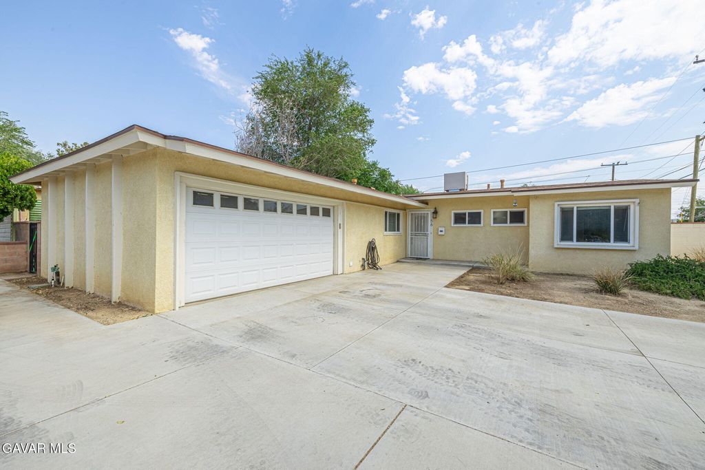 1156 W Avenue J14, Lancaster, CA 93534