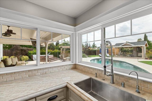 8720 W Fairoaks Rd, Tracy, CA 95304