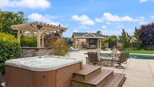 8720 W Fairoaks Rd, Tracy, CA 95304
