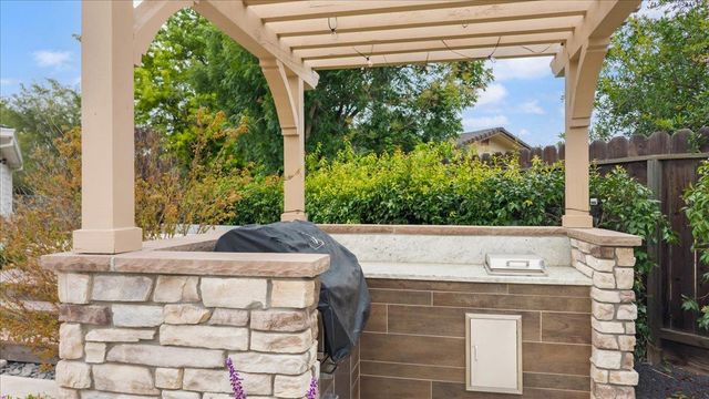 8720 W Fairoaks Rd, Tracy, CA 95304