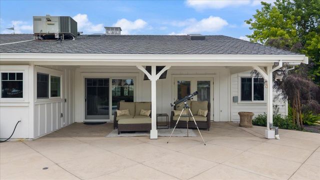 8720 W Fairoaks Rd, Tracy, CA 95304