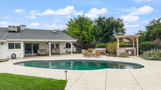 8720 W Fairoaks Rd, Tracy, CA 95304