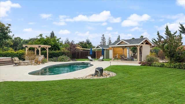 8720 W Fairoaks Rd, Tracy, CA 95304
