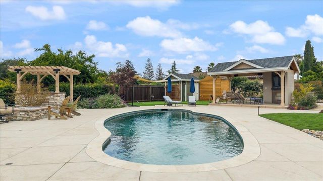8720 W Fairoaks Rd, Tracy, CA 95304