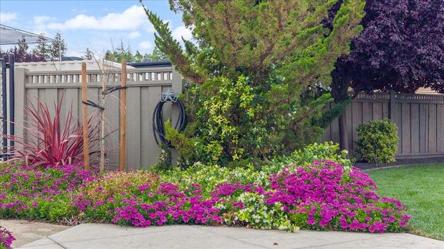 8720 W Fairoaks Rd, Tracy, CA 95304