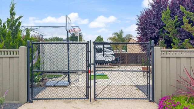 8720 W Fairoaks Rd, Tracy, CA 95304