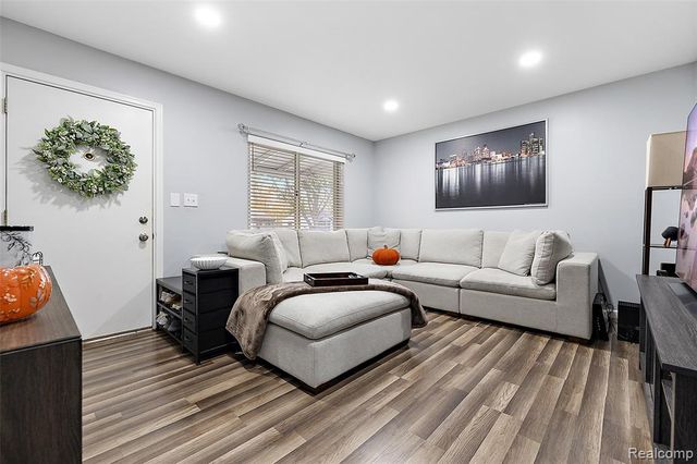 26406 Couzens Avenue, Madison Heights, MI 48071