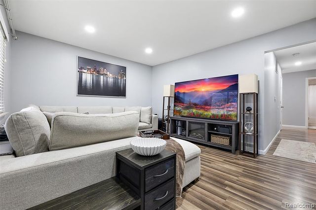 26406 Couzens Avenue, Madison Heights, MI 48071