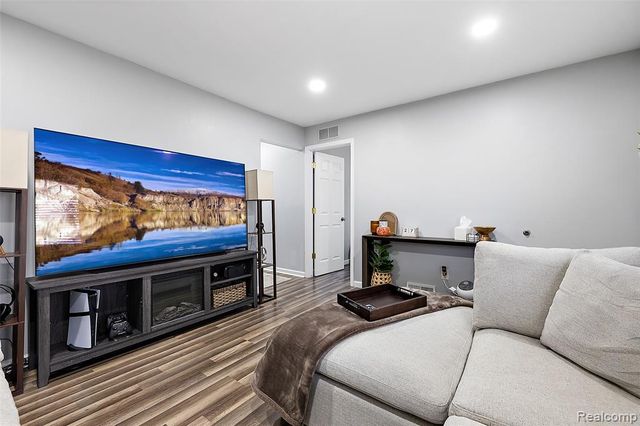 26406 Couzens Avenue, Madison Heights, MI 48071