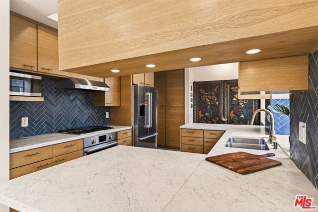 11667 Gorham Avenue 201, Los Angeles, CA 90049