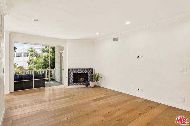 11667 Gorham Avenue 201, Los Angeles, CA 90049