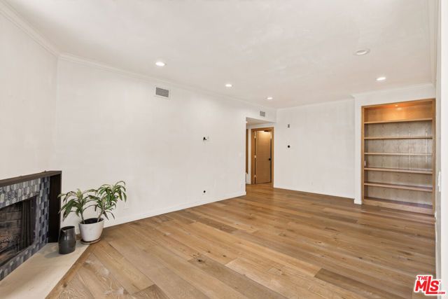 11667 Gorham Avenue 201, Los Angeles, CA 90049