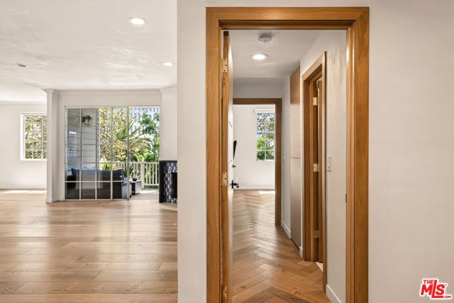 11667 Gorham Avenue 201, Los Angeles, CA 90049