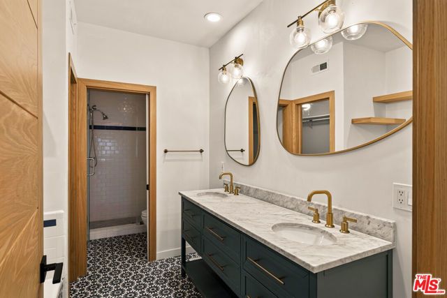 11667 Gorham Avenue 201, Los Angeles, CA 90049