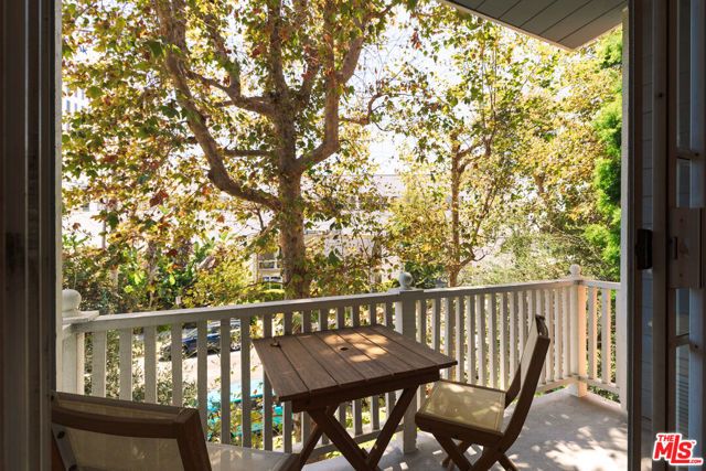11667 Gorham Avenue 201, Los Angeles, CA 90049