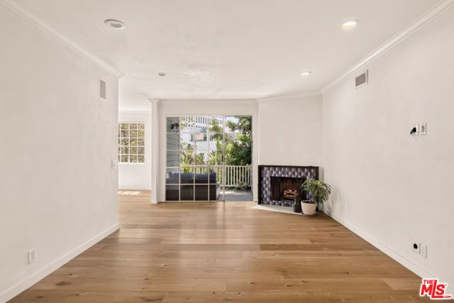 11667 Gorham Avenue 201, Los Angeles, CA 90049