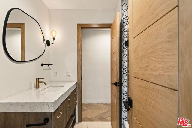 11667 Gorham Avenue 201, Los Angeles, CA 90049