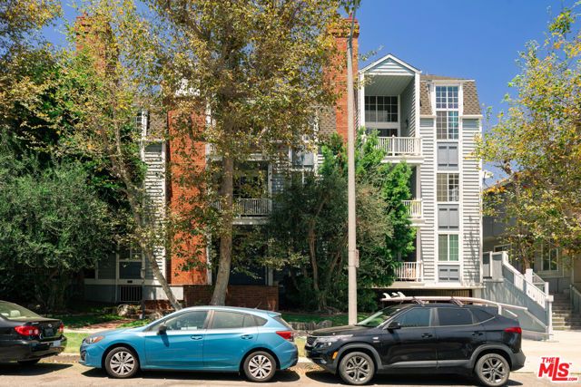 11667 Gorham Avenue 201, Los Angeles, CA 90049