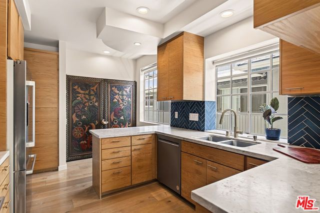11667 Gorham Avenue 201, Los Angeles, CA 90049