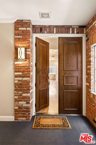 11667 Gorham Avenue 201, Los Angeles, CA 90049