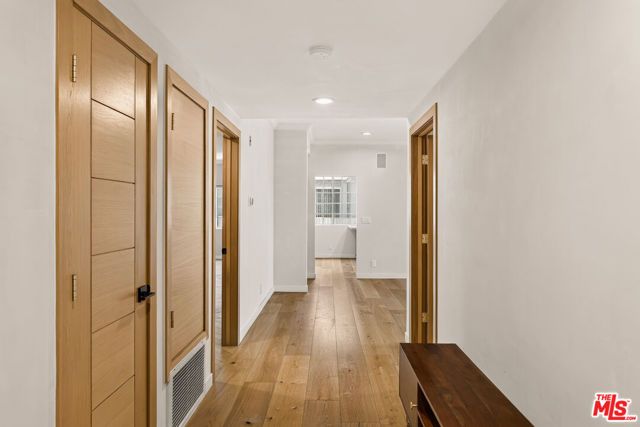 11667 Gorham Avenue 201, Los Angeles, CA 90049