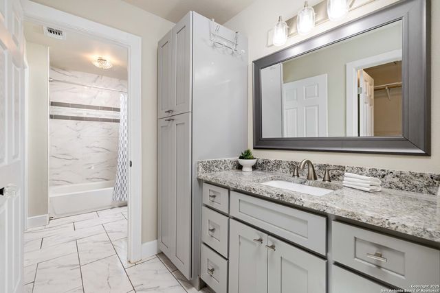 917 County Road 664, Devine, TX 78016