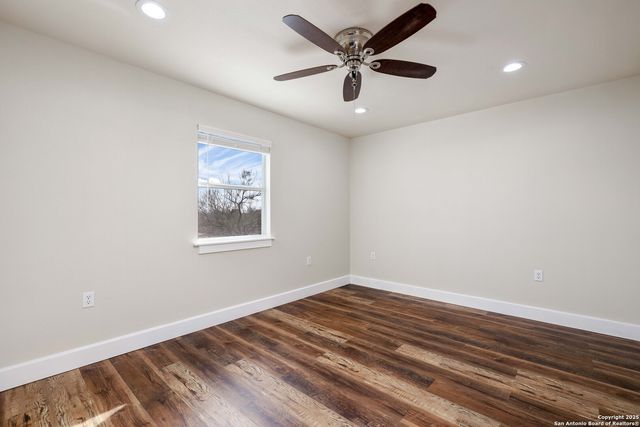 917 County Road 664, Devine, TX 78016