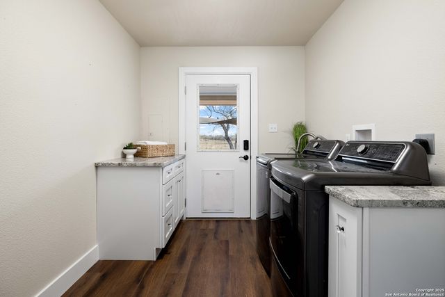 917 County Road 664, Devine, TX 78016