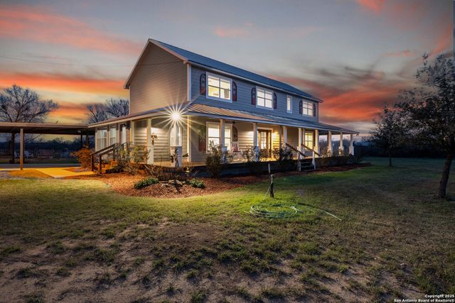 917 County Road 664, Devine, TX 78016