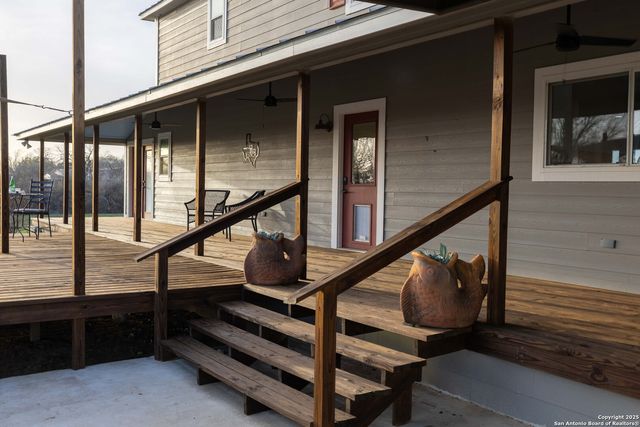 917 County Road 664, Devine, TX 78016