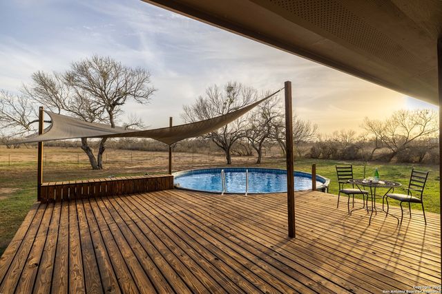 917 County Road 664, Devine, TX 78016