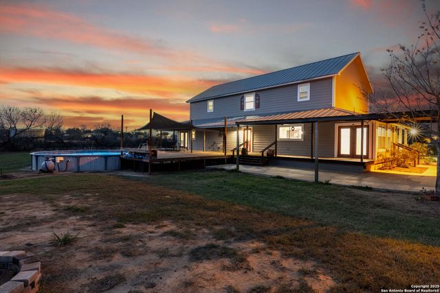 917 County Road 664, Devine, TX 78016