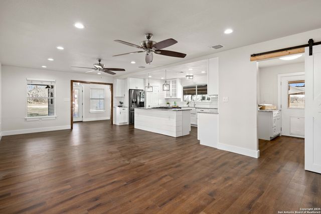 917 County Road 664, Devine, TX 78016