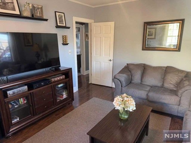 17 West Drive, Montvale, NJ 07645