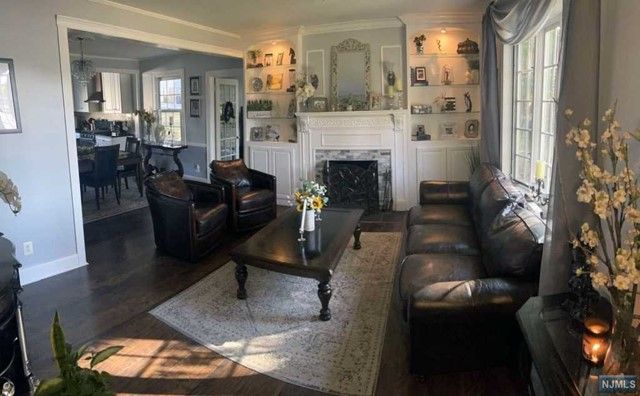 17 West Drive, Montvale, NJ 07645