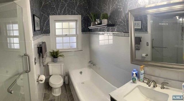 17 West Drive, Montvale, NJ 07645
