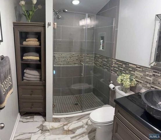 17 West Drive, Montvale, NJ 07645