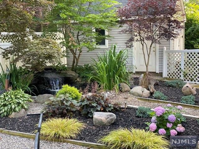 17 West Drive, Montvale, NJ 07645